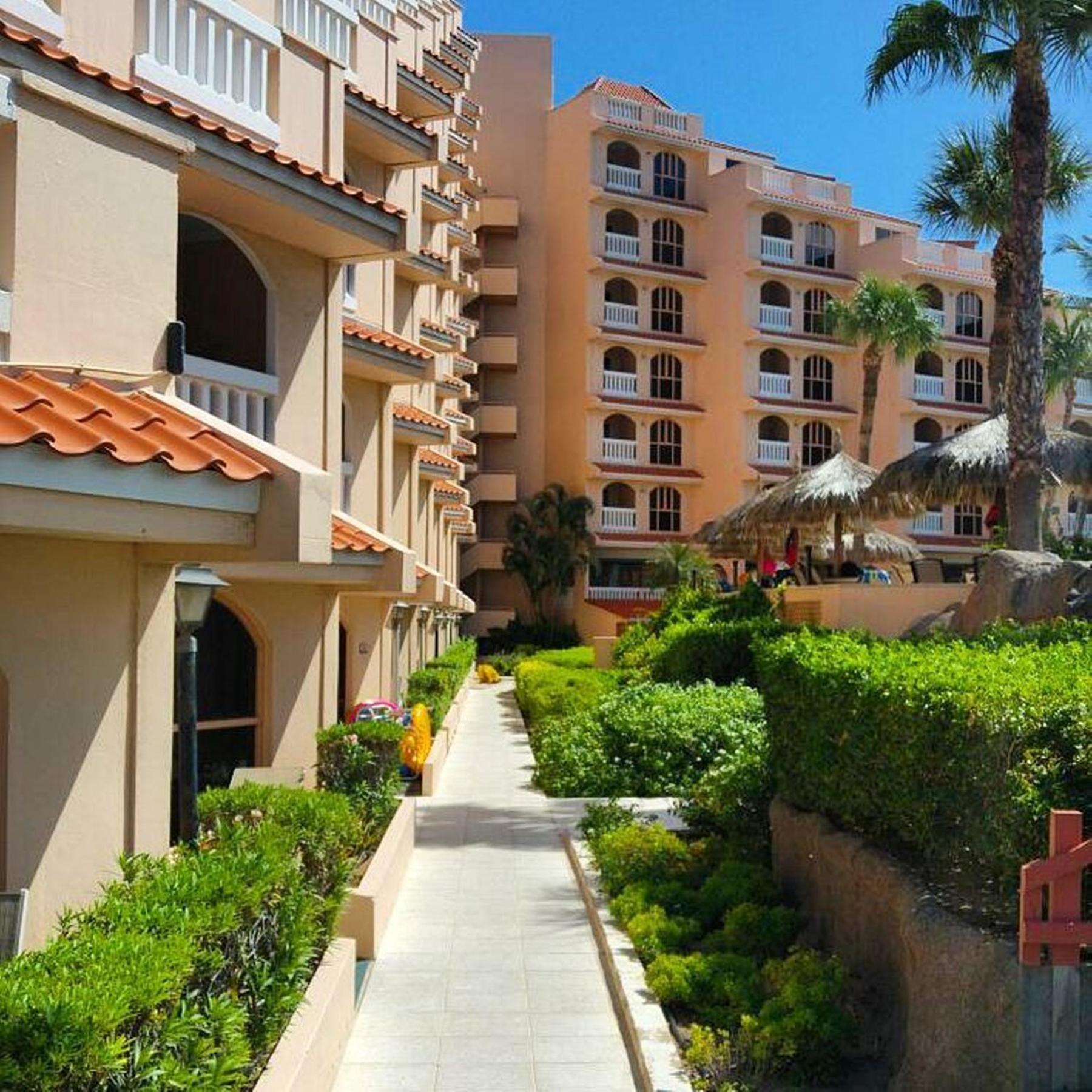 Playa Linda Beach Resort Palm Beach Exterior foto